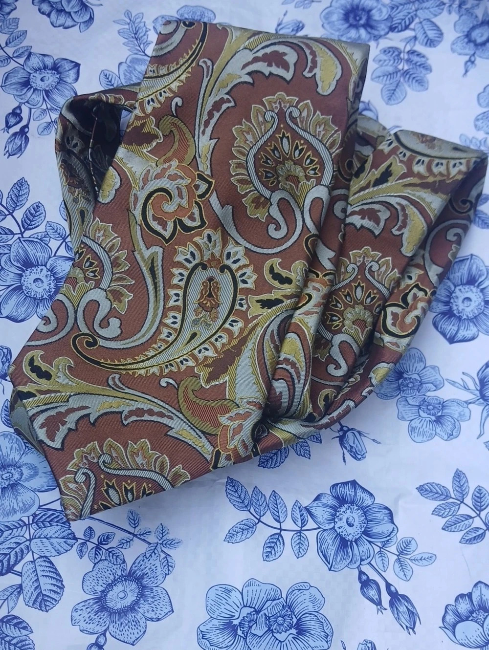 Setazone Paisley Silk Tie in Brown & Gold...Vintage